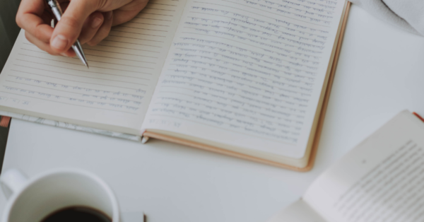 DESCUBRE COMO CONFIAR MAS EN TI PARA ESTAR MENOS TRISTE Y SENTIRTE MENOS SOLA Testimonios Cómo puedo tener más confianza en mí mismajournaling diario el camino del artista